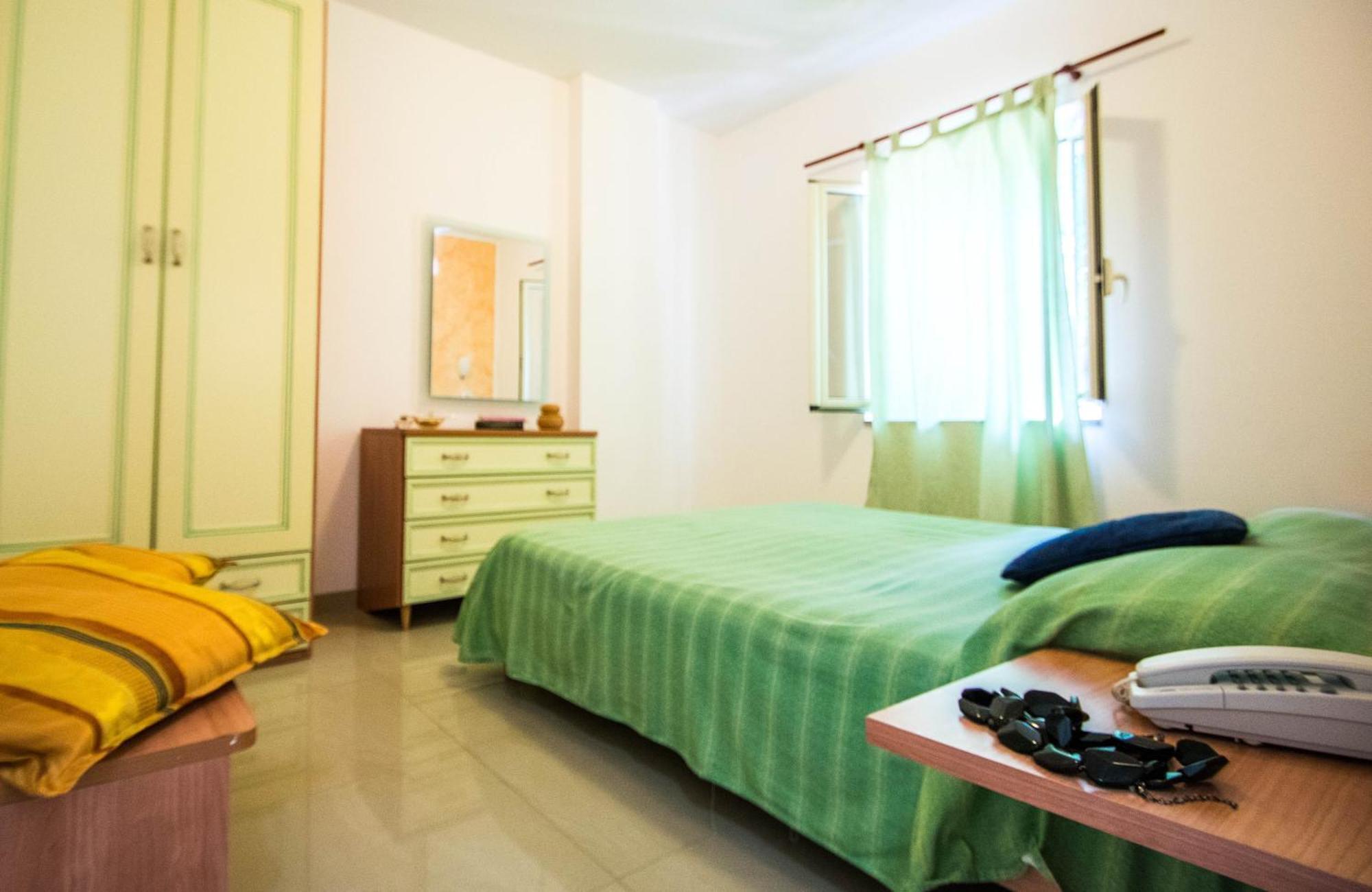 Hotel Resort Rocca Di Vadaro Capo Vaticano Bilik gambar